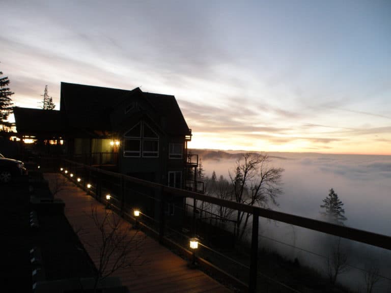Chehalem Ridge Bed and Breakfast above the clouds