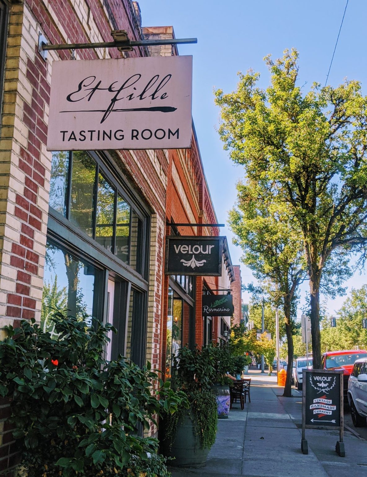 Downtown Newberg Shopping Scene Chehalem Ridge B&B