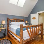 Queen bed in Oregon Trail room