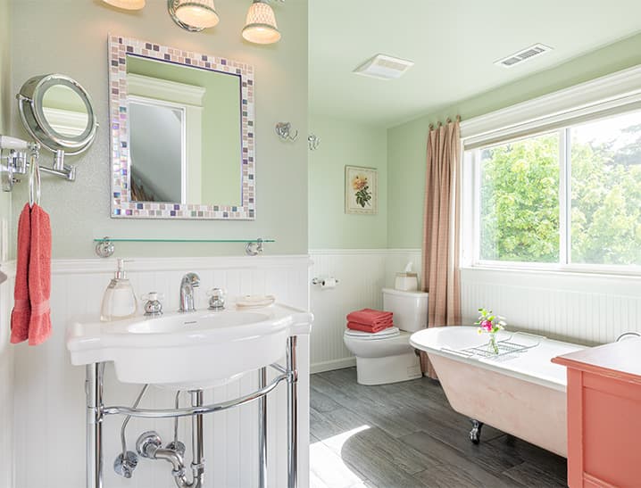 Bathroom with claw foot tub in Rose Garden Room